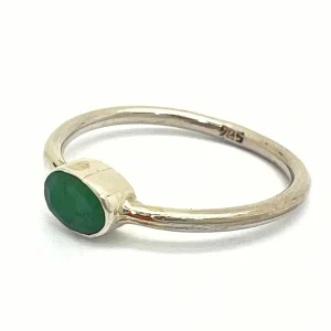 Smaragd silverring med liggande sten