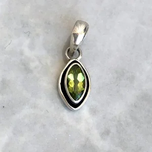 Peridot, hänge i ellips silver