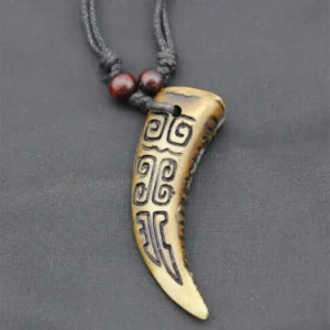Vargtand halsband i läder 1713