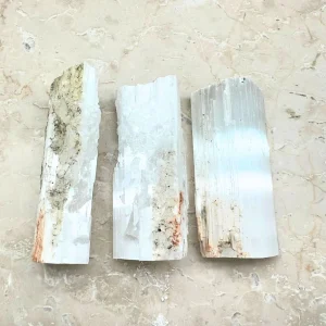 Selenit, rå mineral olika storlekar